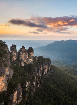 Sunrise from Echo Point in the Blue Mountains, New South Wales, Australia.