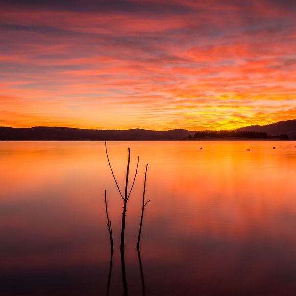 Sunrise at Lake Jindabyne.